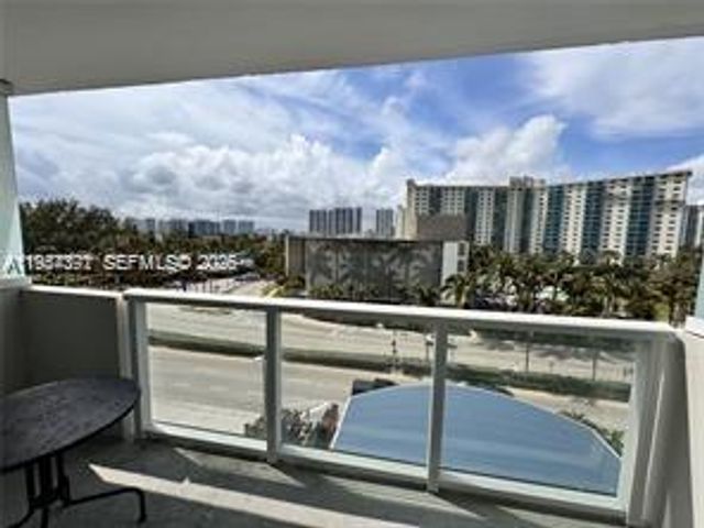 19201 Collins Avenue 436, Sunny Isles Beach, FL 33160