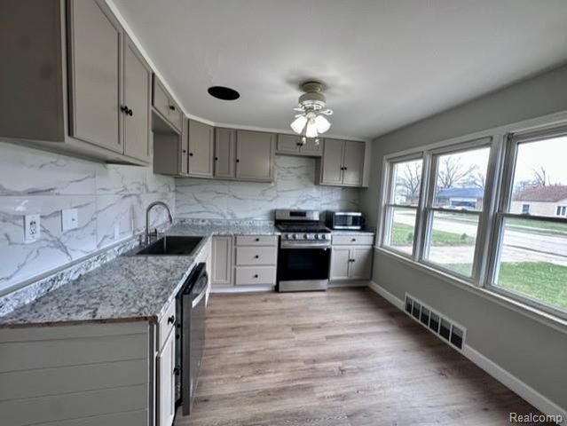 1612 Deering Street, Garden City, MI 48135