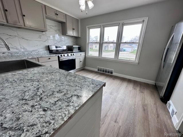 1612 Deering Street, Garden City, MI 48135