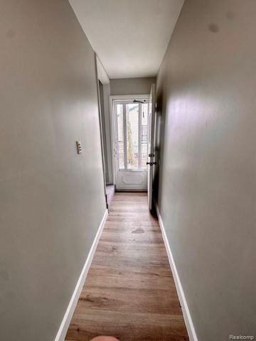 1612 Deering Street, Garden City, MI 48135
