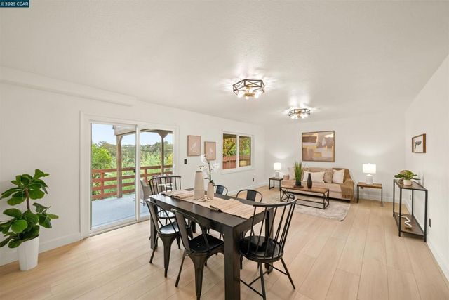 8497 Ney Ave, Oakland, CA 94605