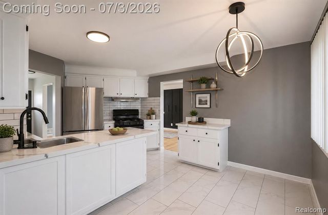 11085 Busch Avenue, Warren, MI 48089