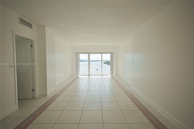 500 Bayview Dr 928, Sunny Isles Beach, FL 33160