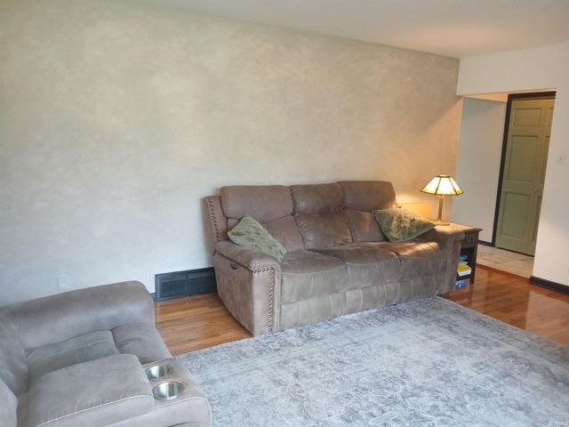 59349 Hazel Road, South Bend, IN 46614