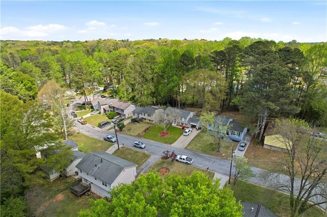 2080 Countydown Lane, Stone Mountain, GA 30088