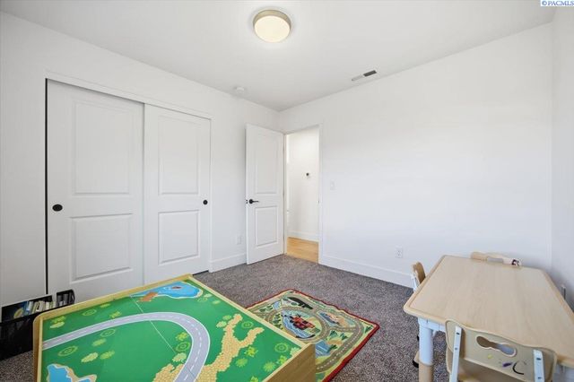 6114 W 32nd Ave, Kennewick, WA 99338