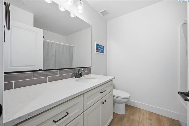 6114 W 32nd Ave, Kennewick, WA 99338