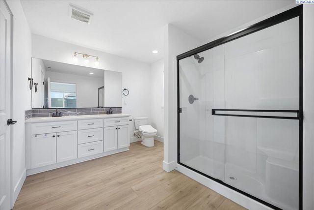 6114 W 32nd Ave, Kennewick, WA 99338