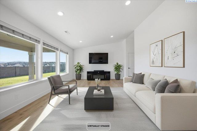 6114 W 32nd Ave, Kennewick, WA 99338