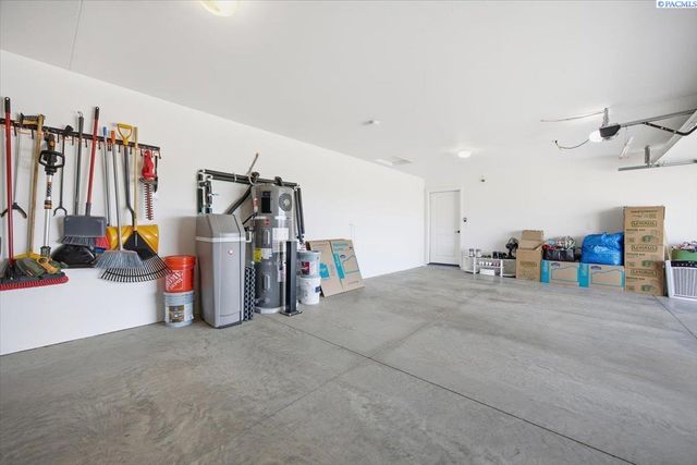 6114 W 32nd Ave, Kennewick, WA 99338