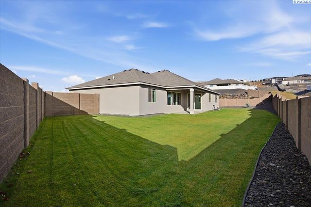 6114 W 32nd Ave, Kennewick, WA 99338