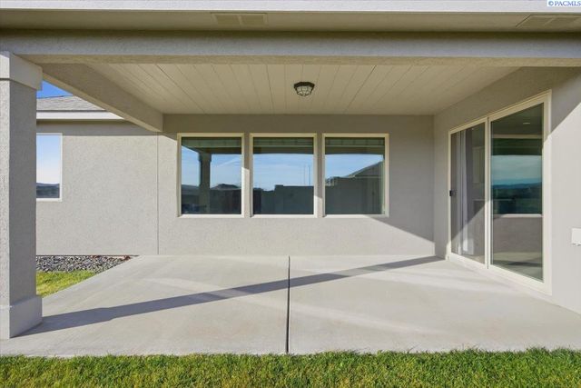 6114 W 32nd Ave, Kennewick, WA 99338