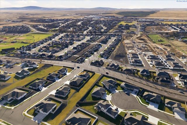 6114 W 32nd Ave, Kennewick, WA 99338