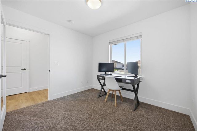 6114 W 32nd Ave, Kennewick, WA 99338