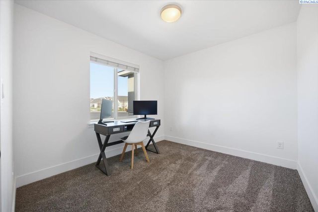 6114 W 32nd Ave, Kennewick, WA 99338