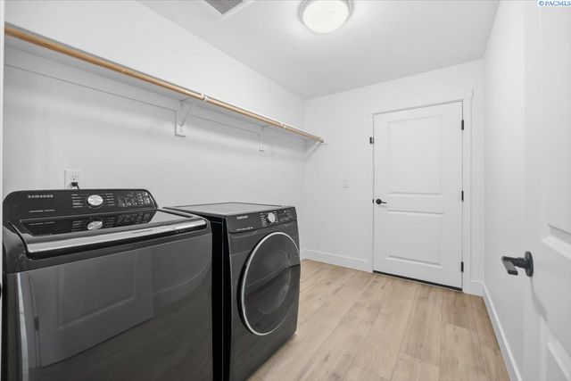 6114 W 32nd Ave, Kennewick, WA 99338