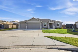 6114 W 32nd Ave, Kennewick, WA 99338