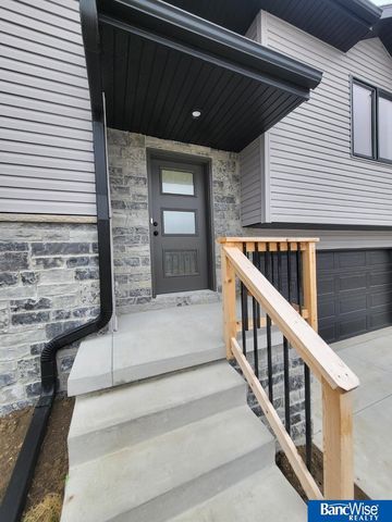 5815 SW 9th Street, Lincoln, NE 68523