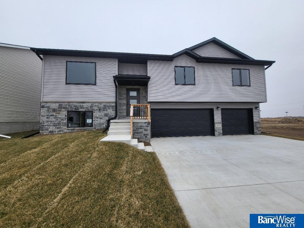 5815 SW 9th Street, Lincoln, NE 68523