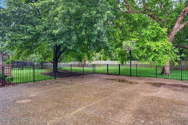 6902 Sprig Leaf Cir, Louisville, KY 40241