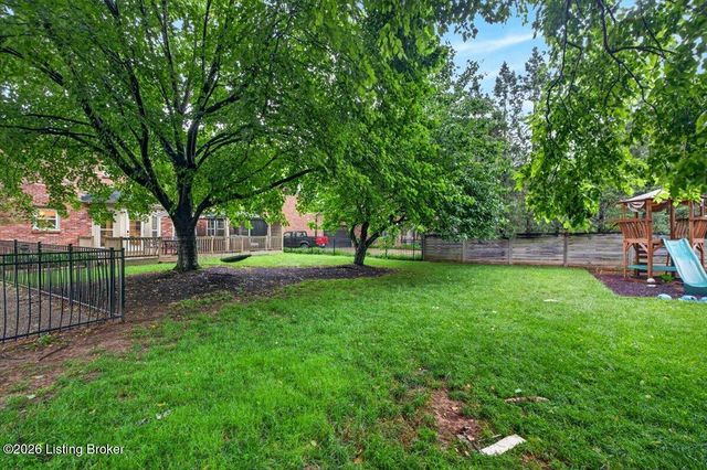 6902 Sprig Leaf Cir, Louisville, KY 40241
