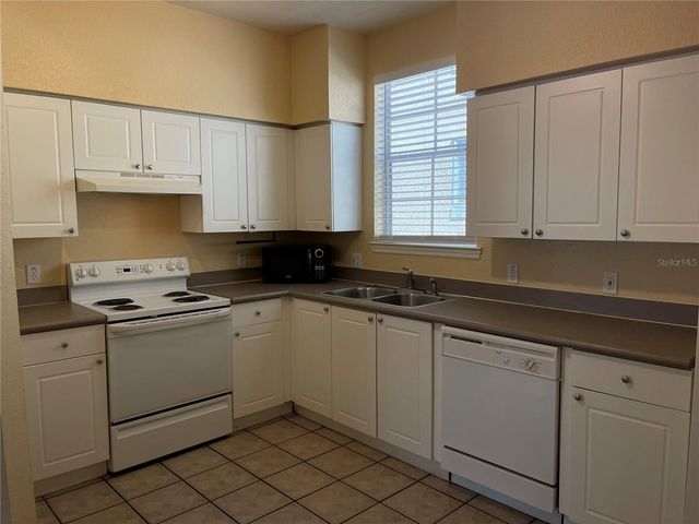 4007 SAND PALM COURT, Tampa, FL 33624