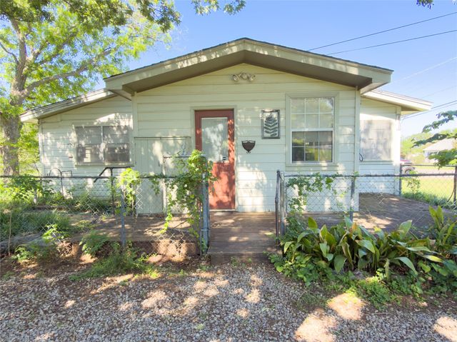 1332 Florea Street, Graham, TX 76450