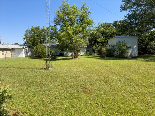 1332 Florea Street, Graham, TX 76450