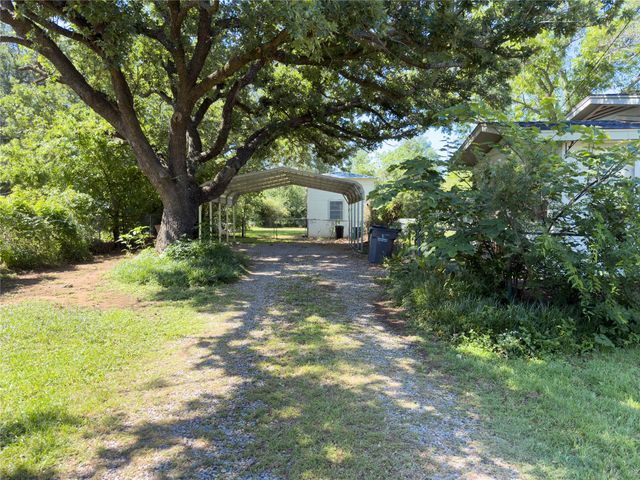 1332 Florea Street, Graham, TX 76450