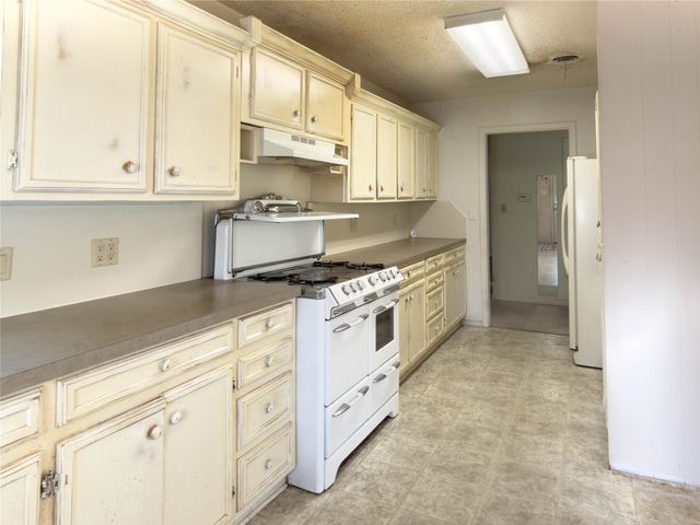 1332 Florea Street, Graham, TX 76450