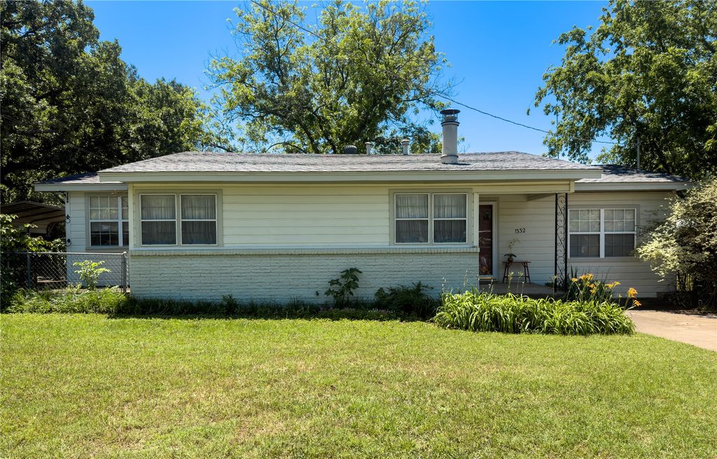 1332 Florea Street, Graham, TX 76450