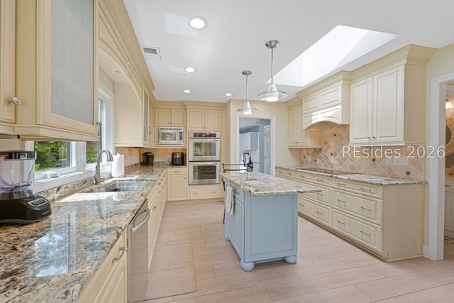 21 Cottonwood Ln, Hilton Head Island, SC 29926