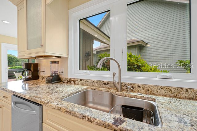 21 Cottonwood Ln, Hilton Head Island, SC 29926