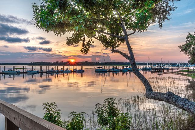 21 Cottonwood Ln, Hilton Head Island, SC 29926