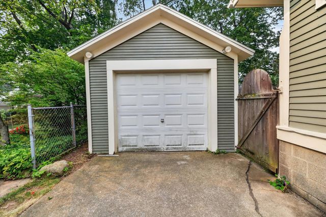 321 Inkster Avenue, Kalamazoo, MI 49001
