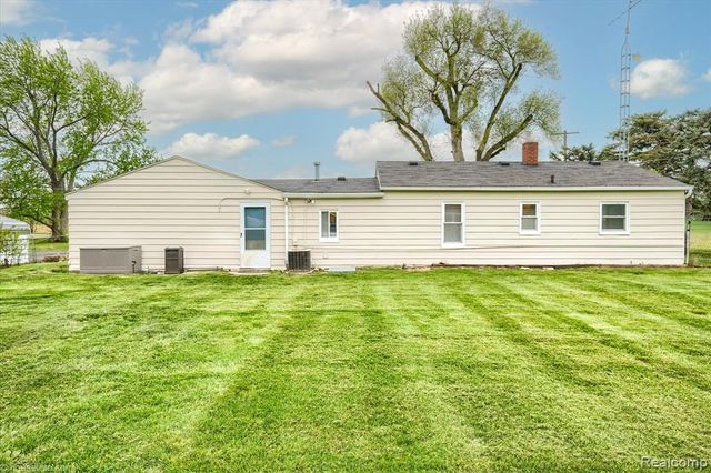 9254 N Genesee Road, Mount Morris, MI 48458