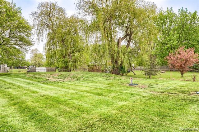 9254 N Genesee Road, Mount Morris, MI 48458