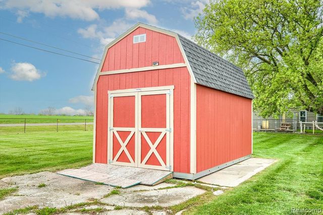 9254 N Genesee Road, Mount Morris, MI 48458