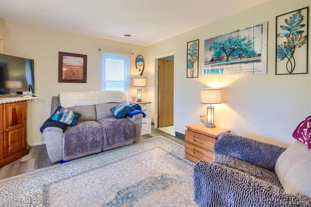 9254 N Genesee Road, Mount Morris, MI 48458