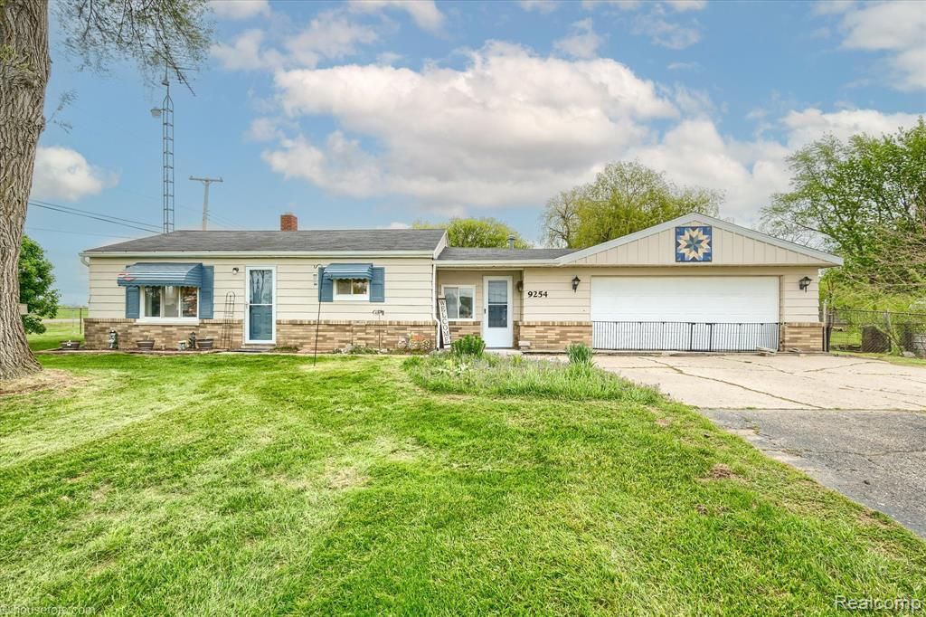 9254 N Genesee Road, Mount Morris, MI 48458