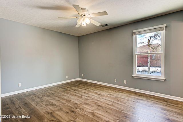 112 Benjamin Pl, Mt Washington, KY 40047