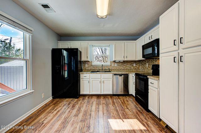 112 Benjamin Pl, Mt Washington, KY 40047