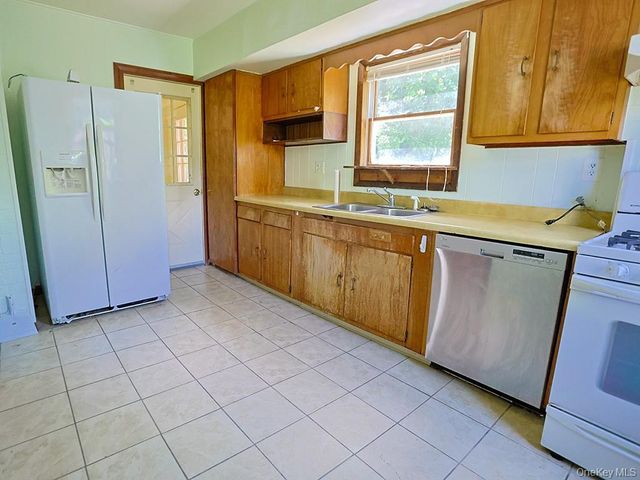4 Lincoln Street, Middletown, NY 10940