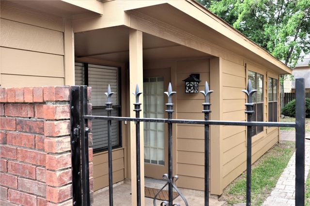 7718 High Village Drive 220, Houston, TX 77095