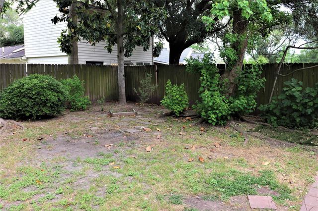 7718 High Village Drive 220, Houston, TX 77095