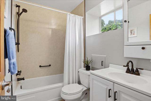 6939 WICK LN, Rockville, MD 20855