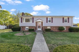 4 Country Drive, Smithfield, RI 02828