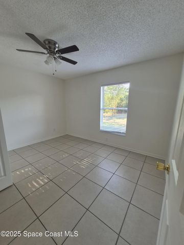 1042 SE Lava Street SE, Palm Bay, FL 32909