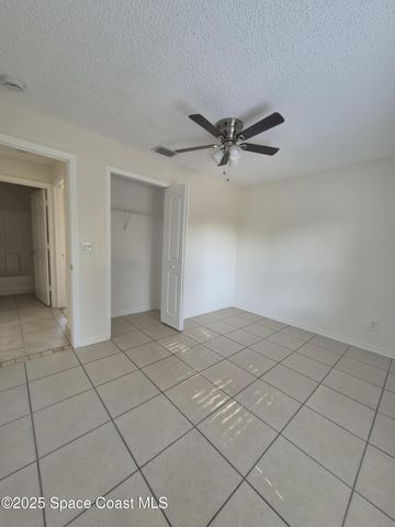 1042 SE Lava Street SE, Palm Bay, FL 32909