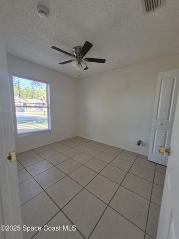 1042 SE Lava Street SE, Palm Bay, FL 32909